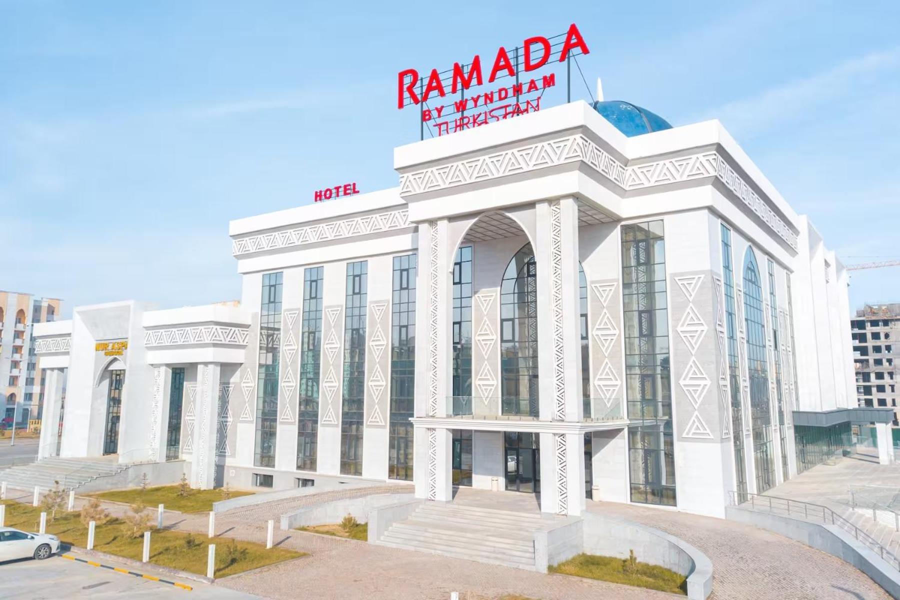 Отель Ramada By Wyndham Туркестан Экстерьер фото